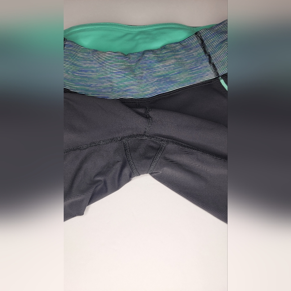 Lululemon Run Excel Crop 3/4 Green Stripes Leggings 4 - Picture 8 of 8